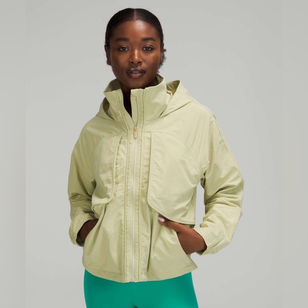 Lululemon Dew Green Always Effortless long Sleeve jacket size 6 windproof